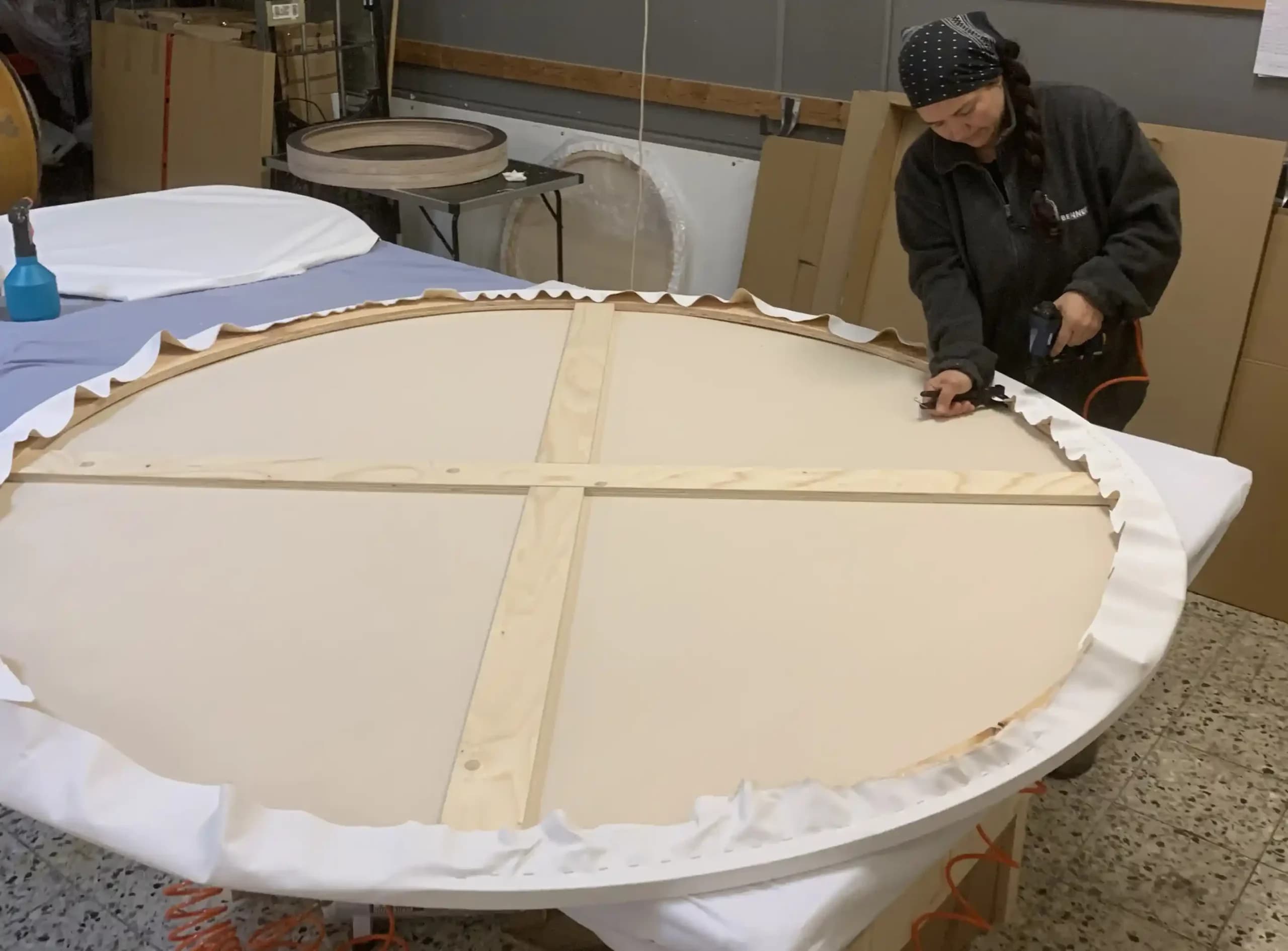 Large round pine canvas 180 cm during manufacturing, internal cross brace visible
