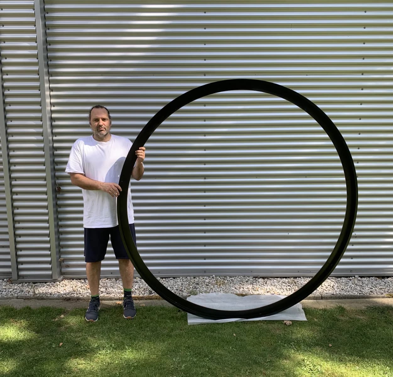 Large 200 cm black shadow round frame — oversized format